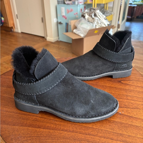 Excellent condition UGGs women’s size 7.5 McKay ankle booties - Picture 5 of 6